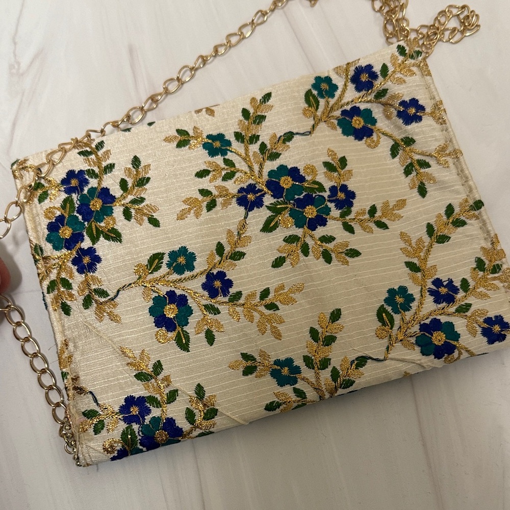 NWT Floral Chain Strap Clutch - Cream and Blue side bags - Picture 5 of 7